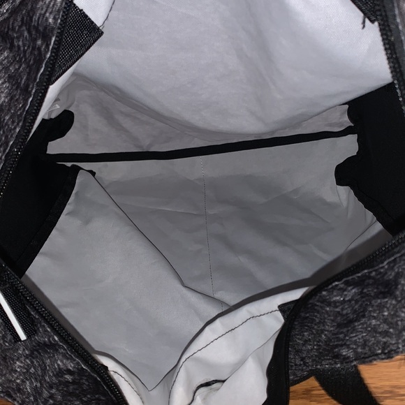 PINK Victoria’s Secret weekender tote bag - Picture 6 of 9